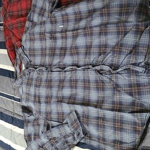 2 man's columbia xl long sleeve shirt